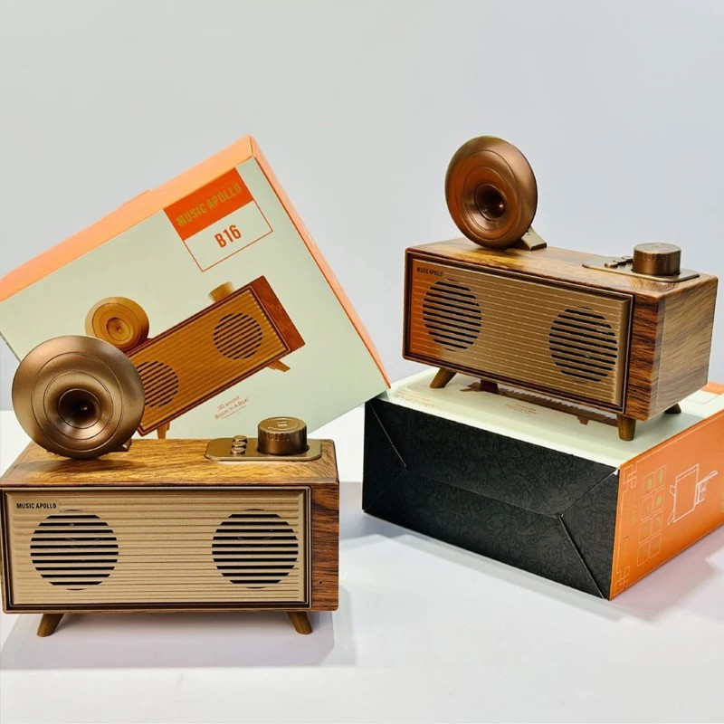 radio kayu lama kecil mini yang diperbuat daripada reka bentuk vintaj retro kayu